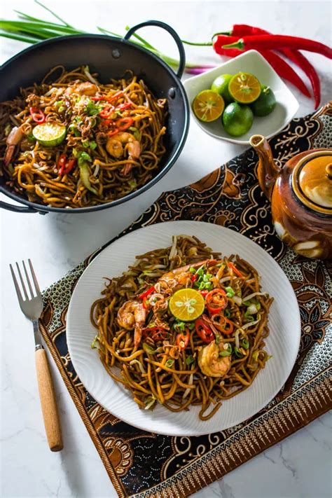 Pad Kee Mao (Thai Drunken Noodles) - Wok & Skillet