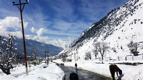 Winter Wonderland in Srinagar - Nada Al Nahdi