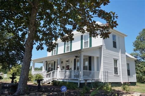 c. 1900 Farmhouse in Senoia, Georgia - OldHouses.com