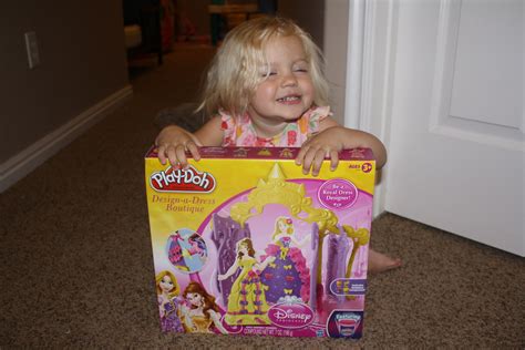 PLAY-DOH Disney Princesses Design A Dress Boutique Review