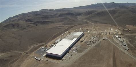 Amazing new aerial pictures of the Tesla Gigafactory suggest lots of ...