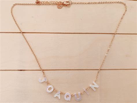 Shell name or initial necklace – Cheleaccesorios