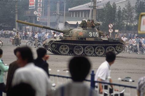 How Tanks on Tiananmen Square Defined China's Model for Control - Bloomberg