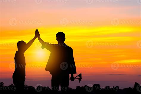 Father and son silhouette in the sunset 2008074 Stock Photo at Vecteezy