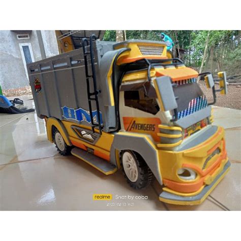 Jual miniatur truk oleng, truk modifikasi,truk pasir,damtruk | Shopee ...