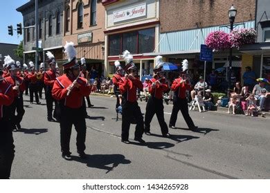 Lebanon Oregon 6119 Strawberry Festival Parade Stock Photo 1434265928 ...