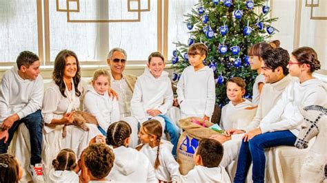 "Andrea Bocelli: Christmas with the family" awaits you on Sky Uno. On ...