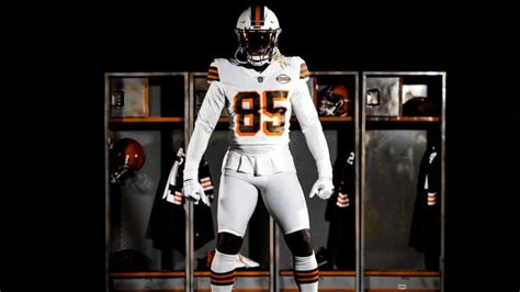 Cleveland Browns To Wear New White Helmets With 1946 Throwback Uniforms ...