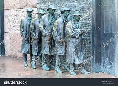 25 The Great Depression Breadline Statues Images, Stock Photos ...