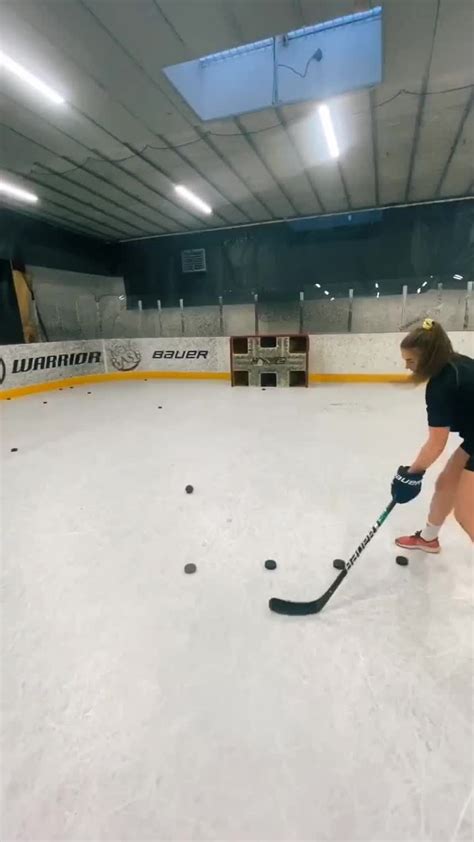 TikTok · Emma Nuutinen | Ice hockey, Ice hockey girls, Hockey training