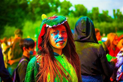 Tips For What To Wear And What Not To Wear This Holi Festival