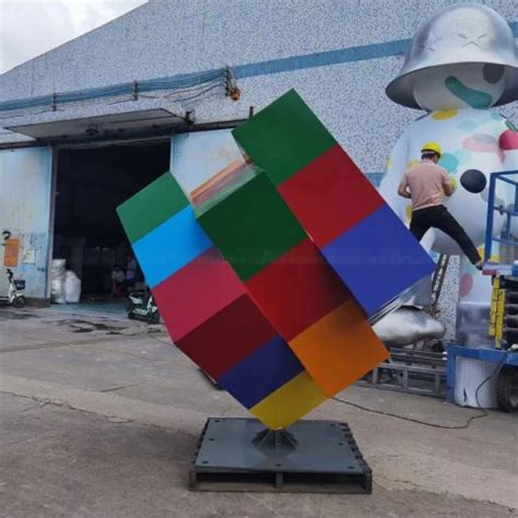 rubik's cube sculpture- Arturban Statue