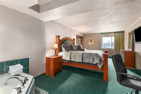 One King Bed Suite - Ramada by Wyndham Bismarck