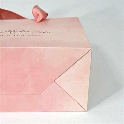 China Customized Pink Luxury Paper Shopping Bag Manufacturers Factories ...