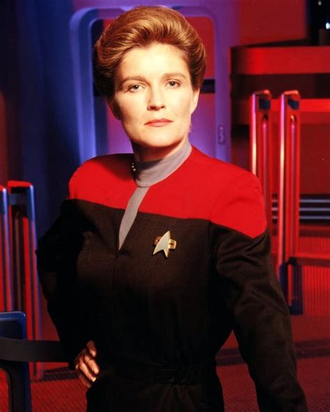 Star Trek: Voyager - Captain Janeway Star Trek Captains, Star Trek Tv ...