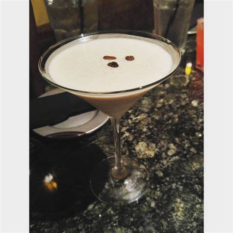 A Toasted Almond Martini made with vanilla vodka 🍸 #Martini #Vodka # ...