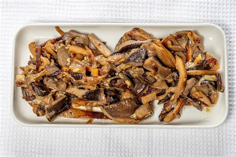 Top view fried oyster mushrooms with onions on a white kitchen towel (Flip 2019) - Creative ...