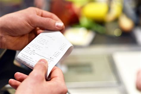 Till receipts avoiding endocrine disruptors at the checkout