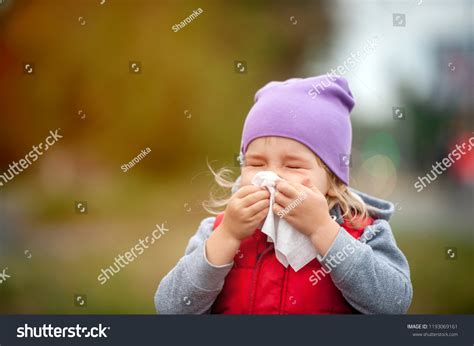 1,929 Little Girl Nose Allergic Images, Stock Photos & Vectors | Shutterstock