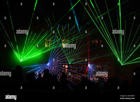 Magic show audience hi-res stock photography and images - Alamy