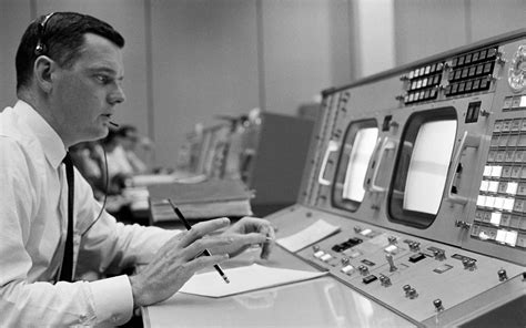 Remembering NASA Flight Director Glynn Lunney, 1936-2021 - Universe Today