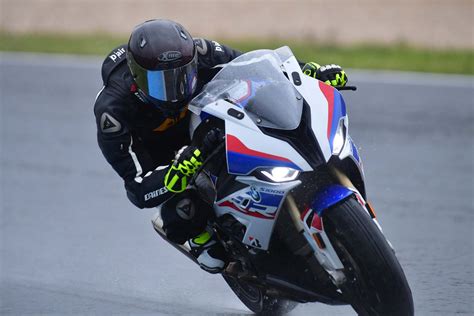 What It’s Like to Ride the 2019 BMW S1000RR, A Wet Review - Asphalt ...