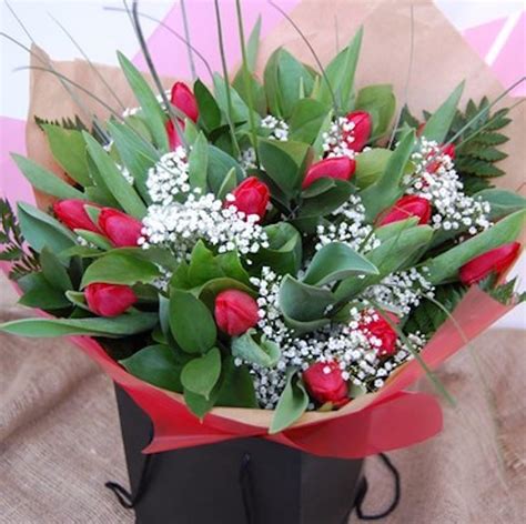 Red Tulip Bouquet (20 tulips)