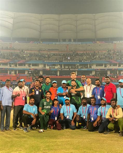 Pakistan cricket team with Hyderabad stadium's ground staff : r/Cricket