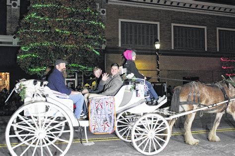 Huge crowd watches annual horse parade - Daily Advocate & Early Bird News