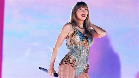 Taylor Swift Handles Wardrobe Malfunction During Tampa Eras Tour Show ...