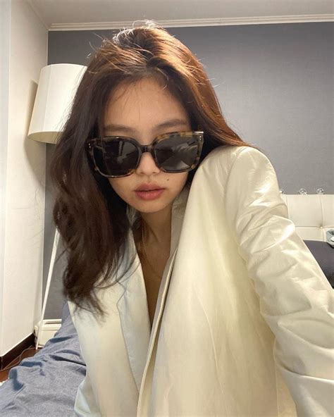 #jennie #jennierubyjane #blackpink #jentlehome #glasses #brand #fashion #girly Kim Jennie, Black ...