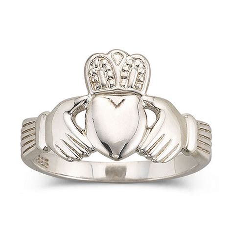 14 Gorgeous Claddagh Rings and How to Wear Them | Who What Wear