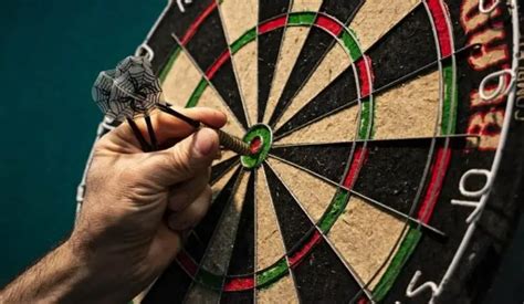 Best Ways To Throw Darts Properly – Pro Tips For Better Performance