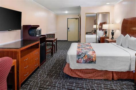 Glendale Hotel Glendale | Bookonline.com