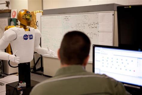 NASA, GM unveil Robonaut 2 (photos) - CNET