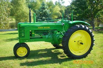 1942 John Deere B - Long Hood - TractorShed.com