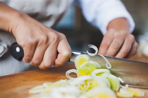 knife skills class | The Cutting Edge Classroom