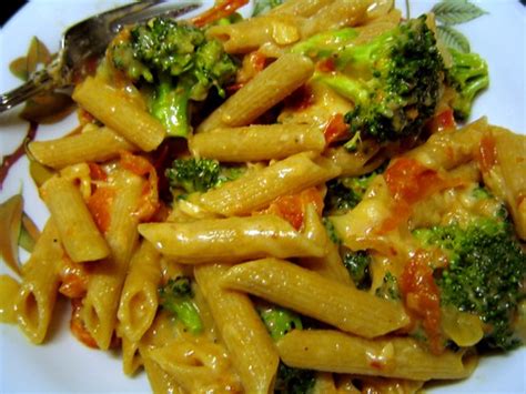 Beyond Recipes™ - A Food and Recipe Blog: Cheesy Broccoli Pasta