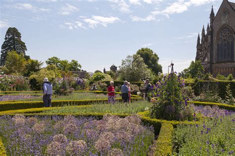 Arundel Castle Gardens | neOnbubble