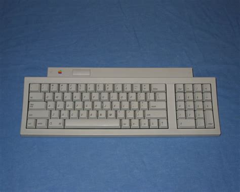 File:Apple Keyboard II.jpg - Wikimedia Commons