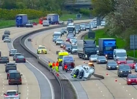 M27 boat crash causes traffic chaos across Southampton | Daily Echo