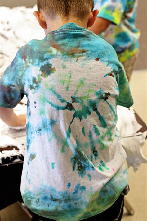 Tutorial: How to Tie Dye with Preschoolers » Dollar Store Crafts