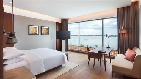 Luxurious Waterfront Rooms in Kochi (Cochin) | Grand Hyatt Kochi Bolgatty