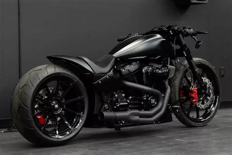 Harley-Davidson Breakout Custom 'AMG-GT' by DD Designs