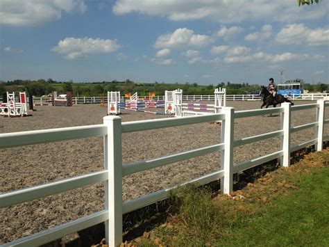 Dan Skelton Racing, Washbrook Farm, Aston le Walls. #eventfencing #arenafencing | Sports arena ...