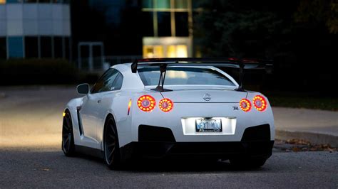 Fonds d'écran Nissan GTR R35 voiture blanche le soir 1920x1080 Full HD ...