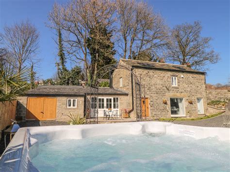 Cottages with Hot Tubs. Book Gorgeous Cottages with Bubbling Hot Tubs.