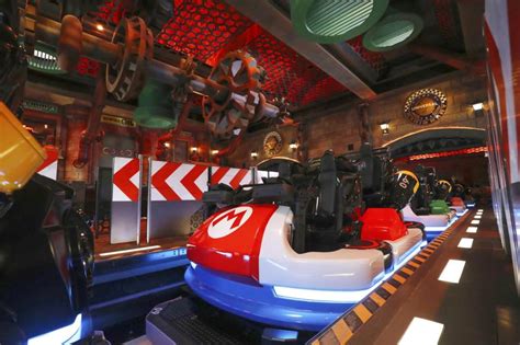 Watch this 20-minute tour of the Mario Kart ride at Super Nintendo ...