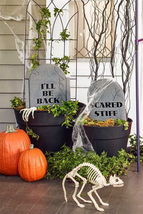 30 Scary Outdoor Halloween Decorations — Best Yard & Porch Halloween Decor Ideas