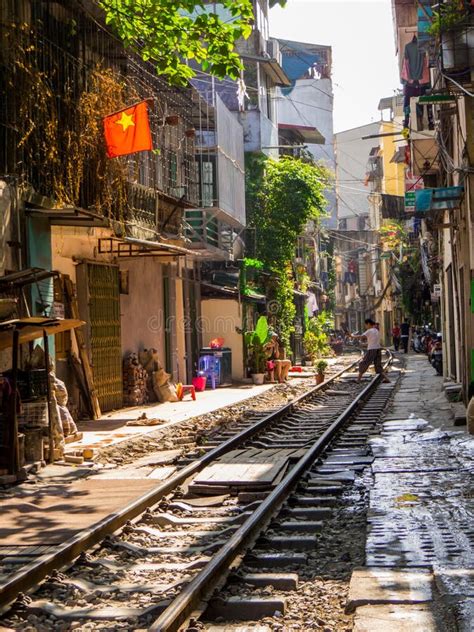 Train Street, Hanoi, Vietnam Editorial Photography - Image of culture ...